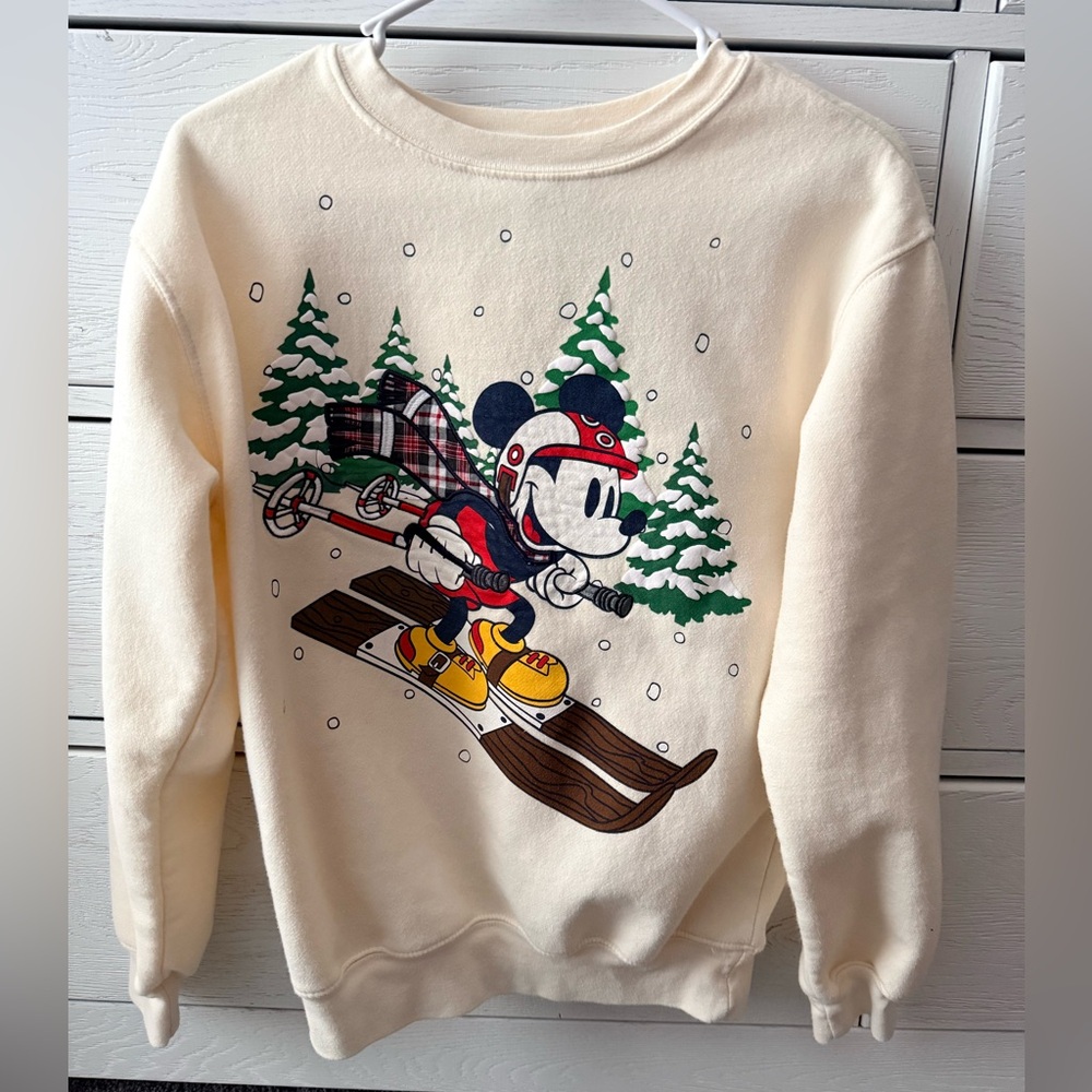 Mickey Mouse Winter Theme Sweatshirt XS